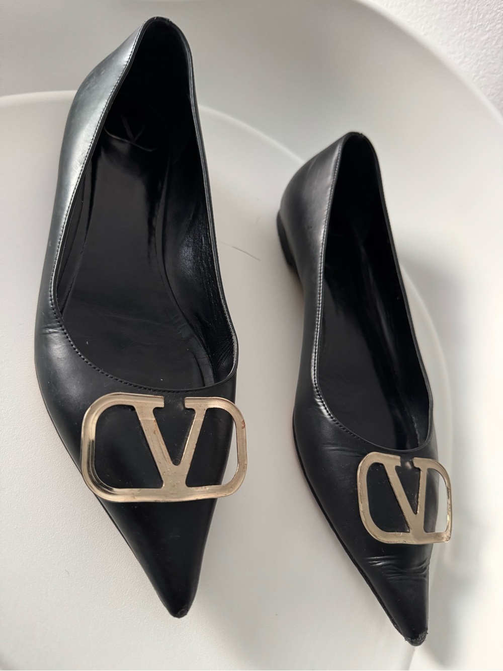 Sz39.5 Valentino Garavani VLogo Black Leather Flats